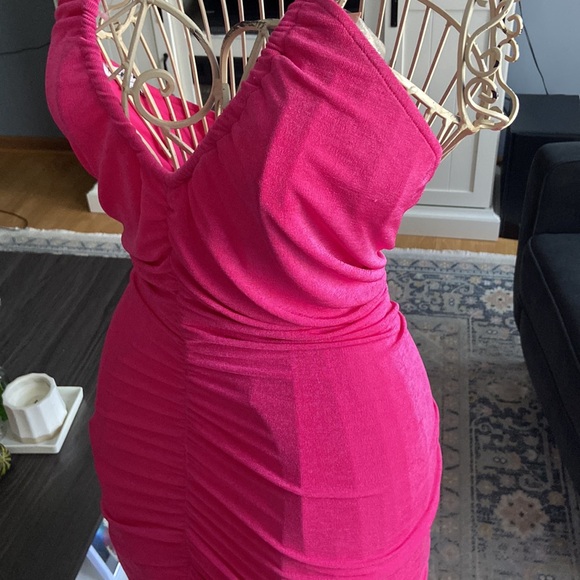 Midi Ruched Barbie pink dress ⭐️ SALE LIMITED TIME - Picture 3 of 8